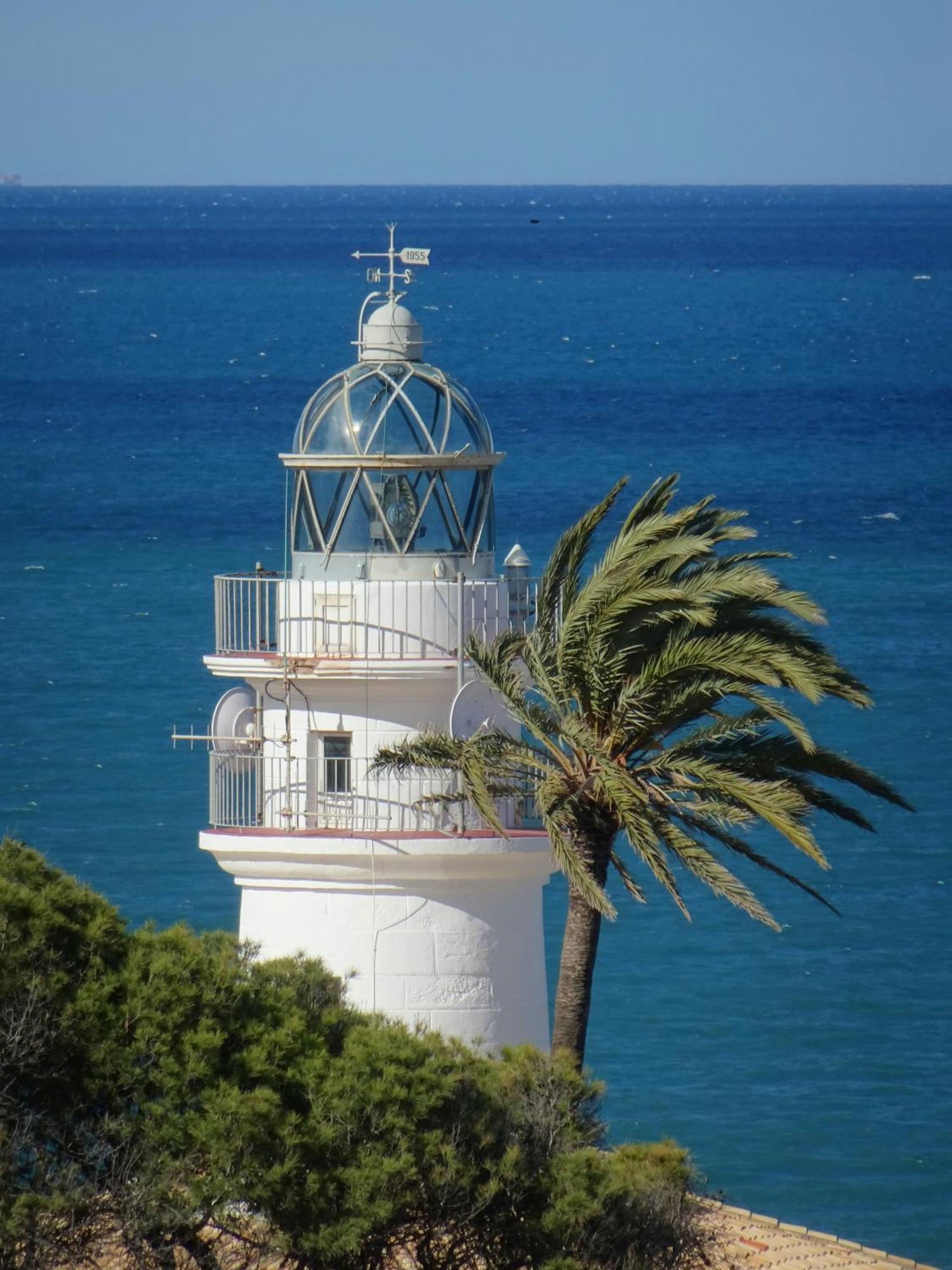 Apartamento Nuevo, A 60 Metros De La Playa Y Con Vistas Laterales Al Mar