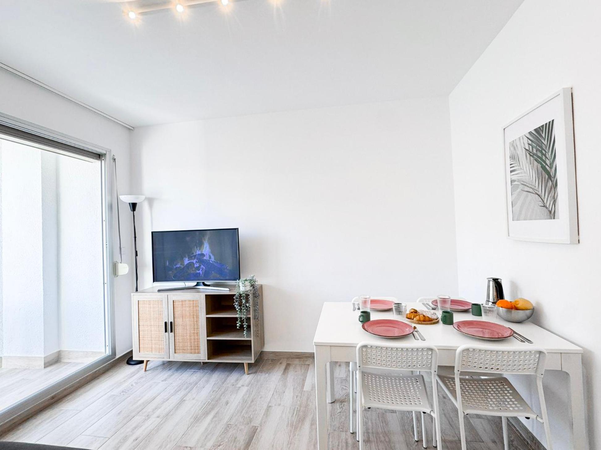 Apartamento Nuevo, A 60 Metros De La Playa Y Con Vistas Laterales Al Mar *