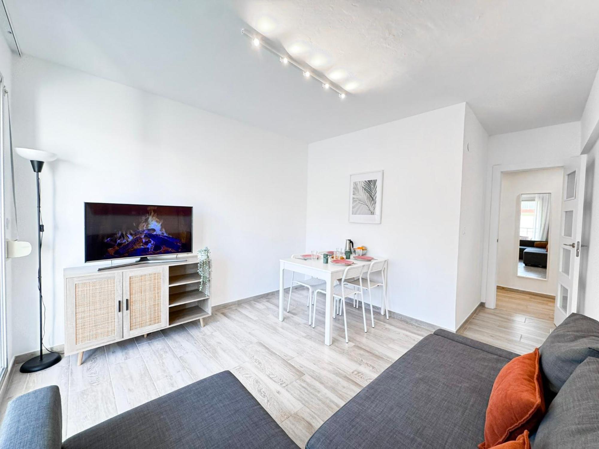 Apartamento Nuevo, A 60 Metros De La Playa Y Con Vistas Laterales Al Mar *
