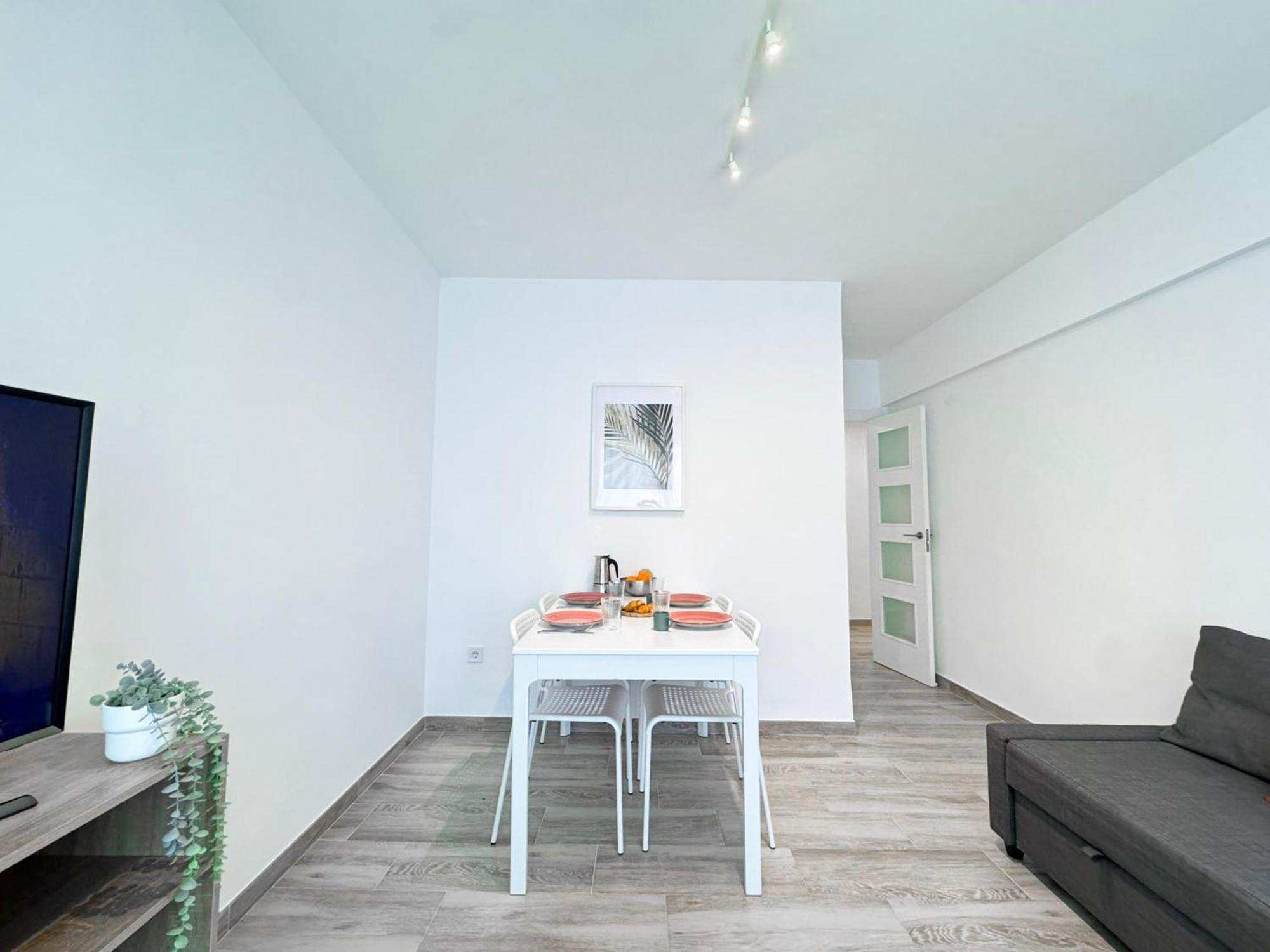 Apartamento Nuevo, A 60 Metros De La Playa Y Con Vistas Laterales Al Mar